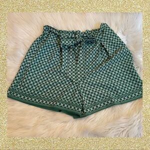 Max Studio Green Geometric Print Belted Shorts - NWT - Size Small